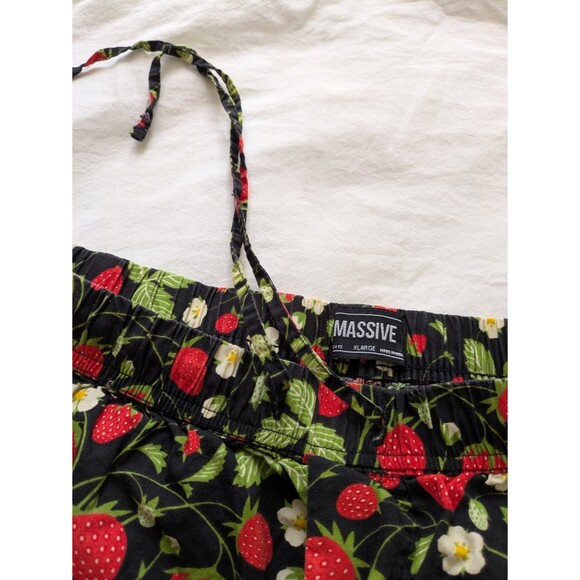 "Massive" Men's Summer Shorts Size XL Strawberry Pattern Black Summer Pockets - Picture 4 of 9